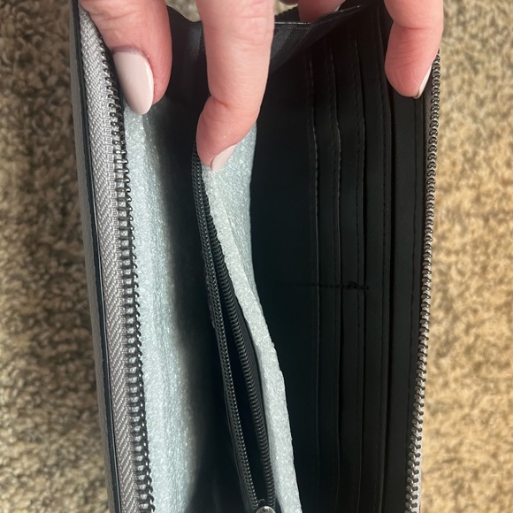 Victoria’s Secret Gray Quilted Women's Wallet - Picture 8 of 9